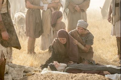 Ishmael's Wife and Daughter Mourning His Death. Image via churchofjesuschrist.org.
